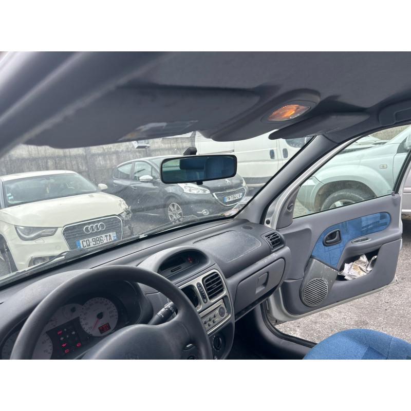 RENAULT CLIO 2 PHASE 1 1.2i - 8V Photo n°15