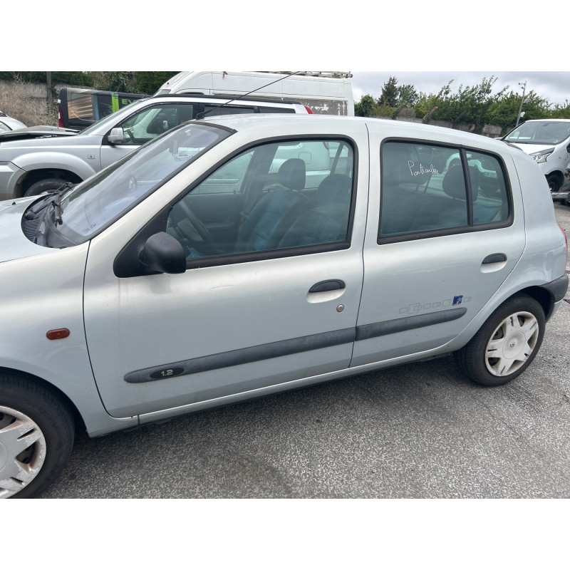 RENAULT CLIO 2 PHASE 1 1.2i - 8V Photo n°17