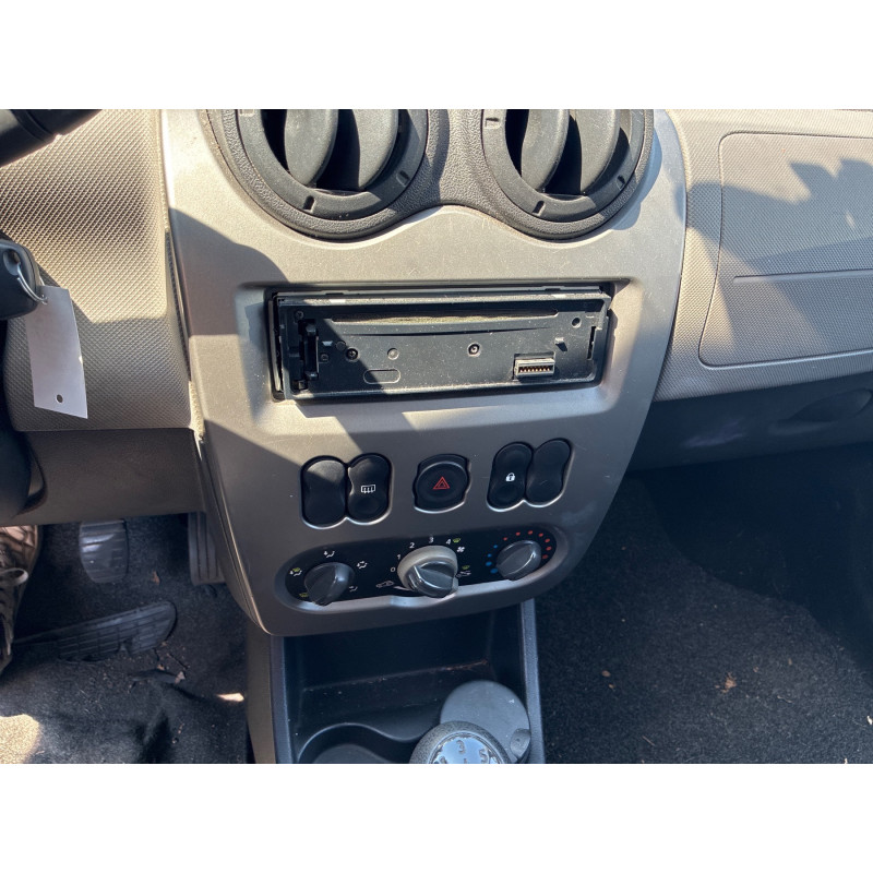 DACIA SANDERO 1 1.2i - 16V Photo n°19