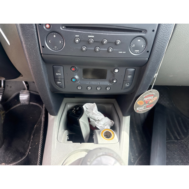 Attache ceinture arriere droit RENAULT CLIO 2 Photo n°7