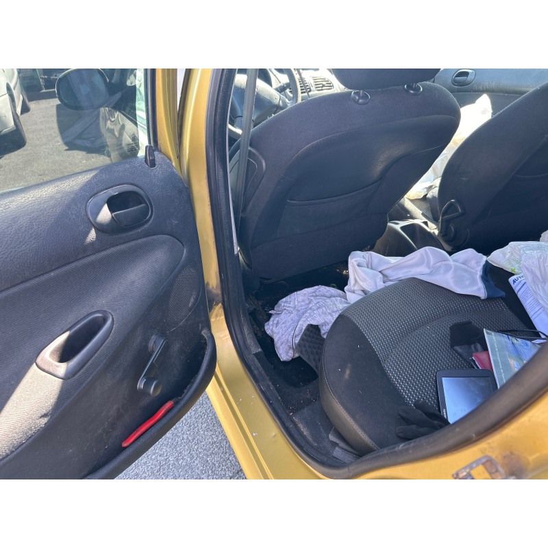 Attache ceinture avant gauche PEUGEOT 206 Photo n°15