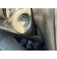 Attache ceinture avant gauche PEUGEOT 206