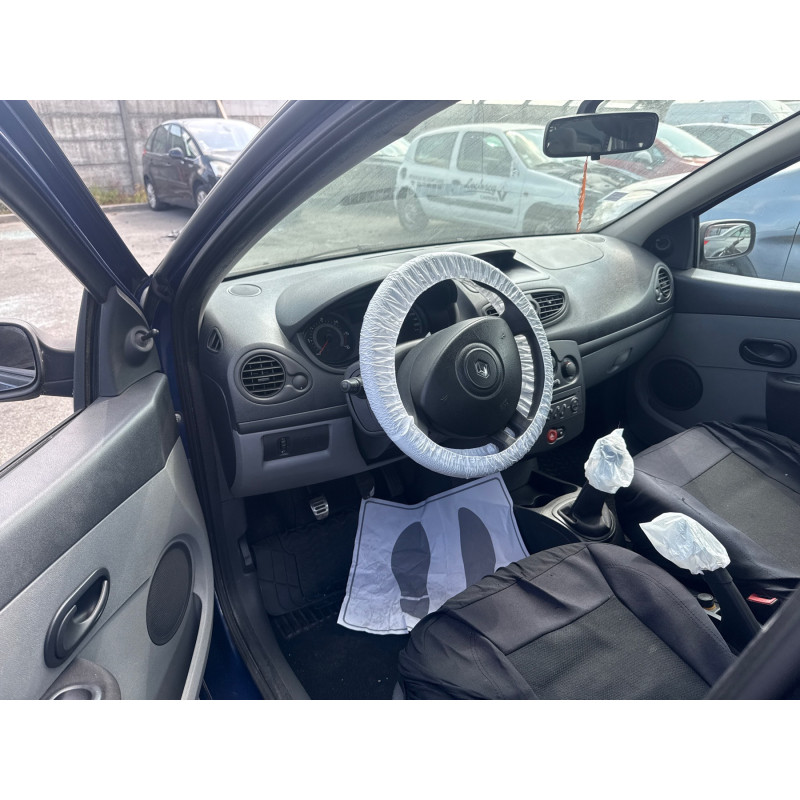 RENAULT CLIO 3 PHASE 1 1.5 DCI - 8V TURBO Photo n°22