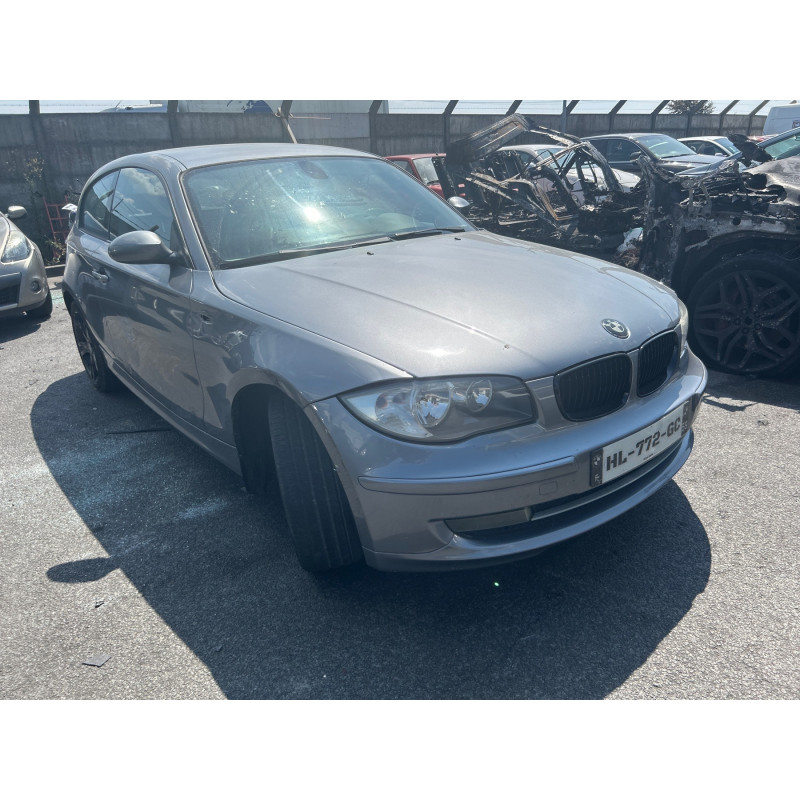 BMW SERIE 1 E81 116i 2.0i - 16V Photo n°8