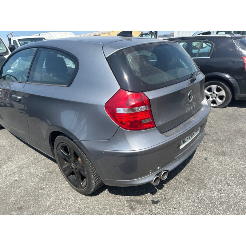 BMW SERIE 1 E81 116i 2.0i - 16V Photo n°9