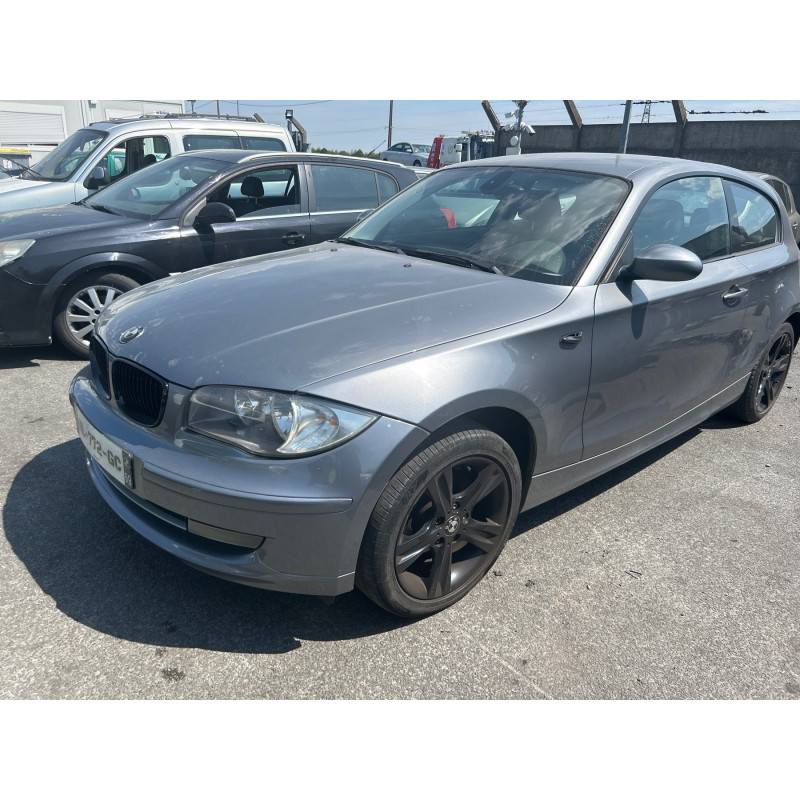 BMW SERIE 1 E81 116i 2.0i - 16V Photo n°11