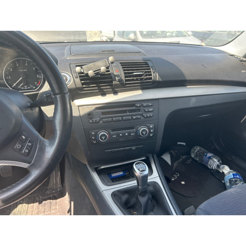 BMW SERIE 1 E81 116i 2.0i - 16V Photo n°14