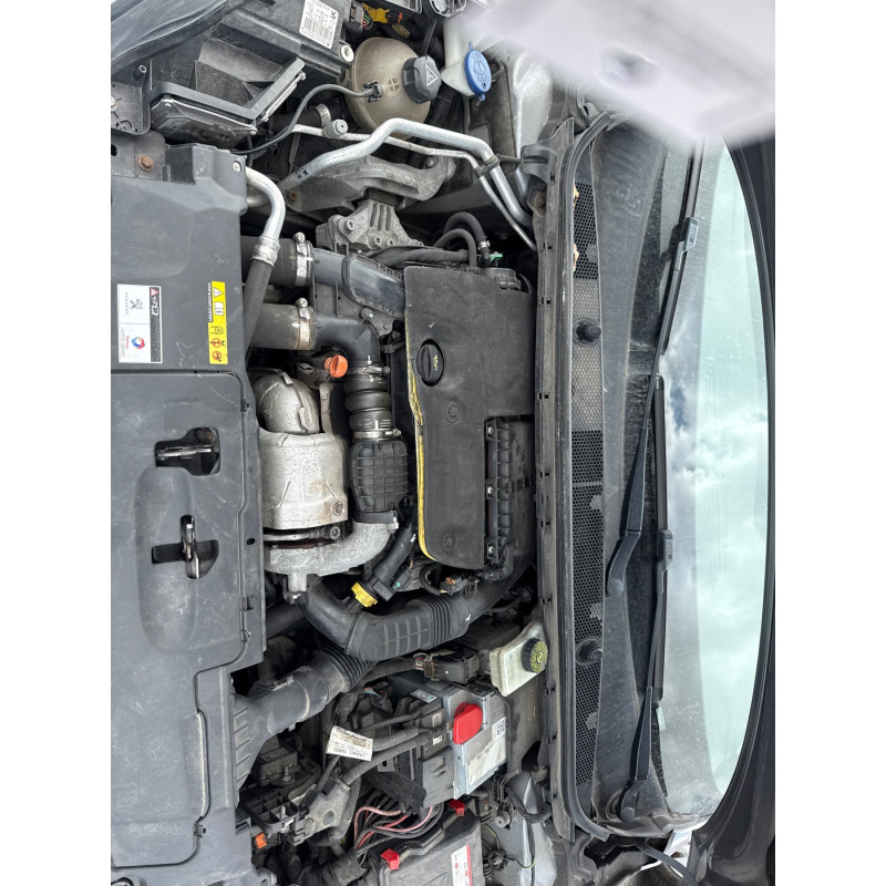 PEUGEOT 308 2 SW PHASE 1 BREAK 1.6 BLUE HDI - 8V TURBO Photo n°24