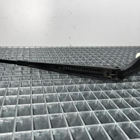 Bras essuie glace avant gauche MERCEDES CLASSE B 246
