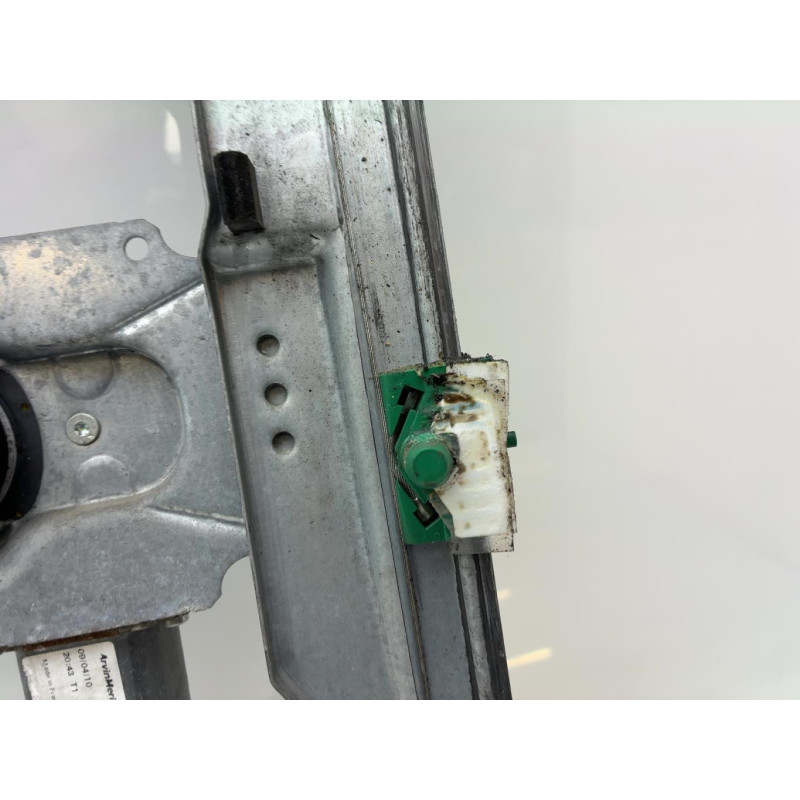 Leve vitre electrique avant droit RENAULT CLIO 3 Photo n°8