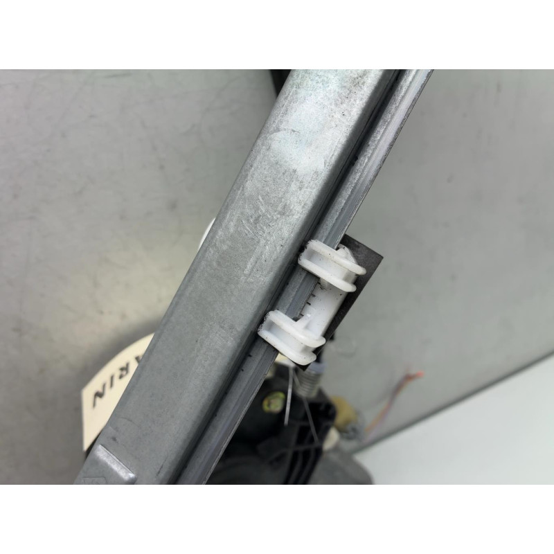Leve vitre electrique avant gauche RENAULT CLIO 2 Photo n°3