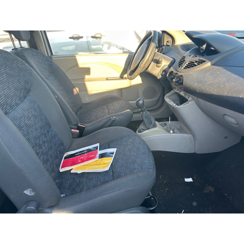 RENAULT TWINGO 2 PHASE 1 1.2i - 16V Photo n°8