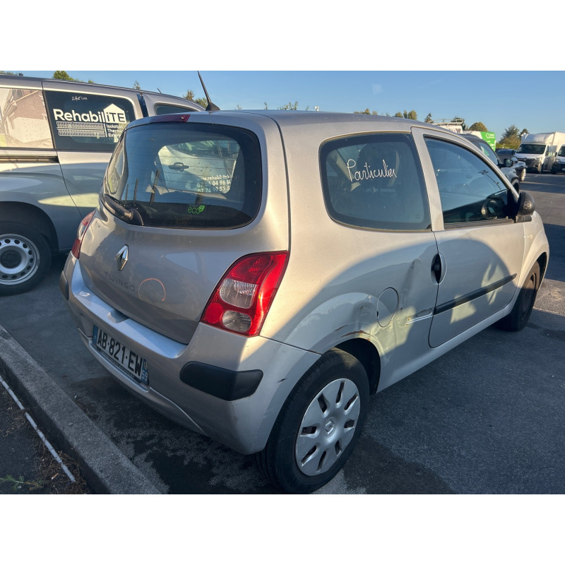 RENAULT TWINGO 2 PHASE 1 1.2i - 16V Photo n°11