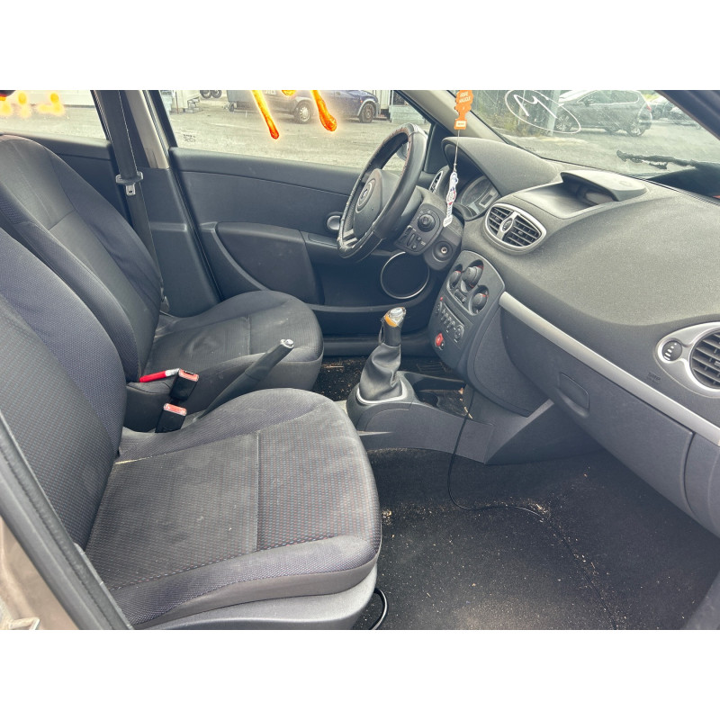 RENAULT CLIO 3 PHASE 1 1.5 DCI - 8V TURBO Photo n°6