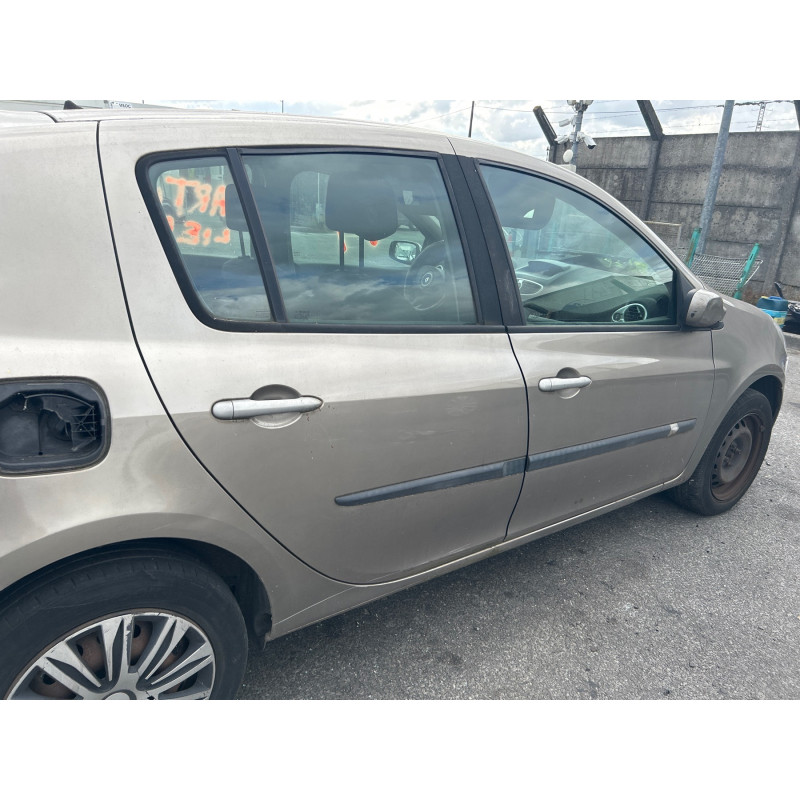 RENAULT CLIO 3 PHASE 1 1.5 DCI - 8V TURBO Photo n°8