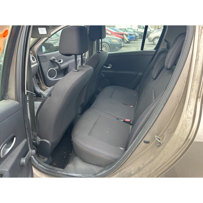 RENAULT CLIO 3 PHASE 1 1.5 DCI - 8V TURBO Photo n°9