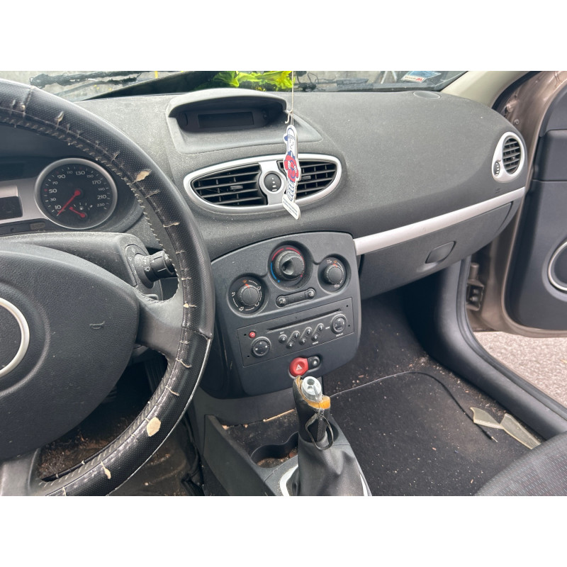 RENAULT CLIO 3 PHASE 1 1.5 DCI - 8V TURBO Photo n°10