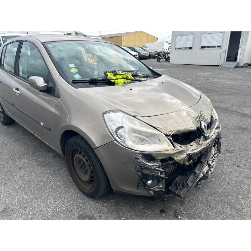 RENAULT CLIO 3 PHASE 1 1.5 DCI - 8V TURBO Photo n°14