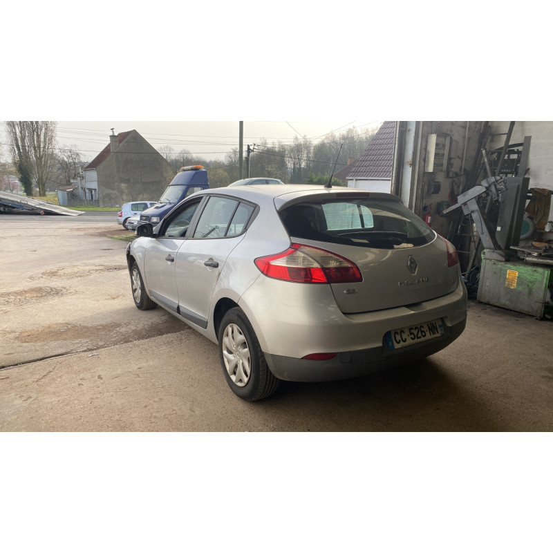 Pare boue avant gauche RENAULT MEGANE 3 Photo n°4