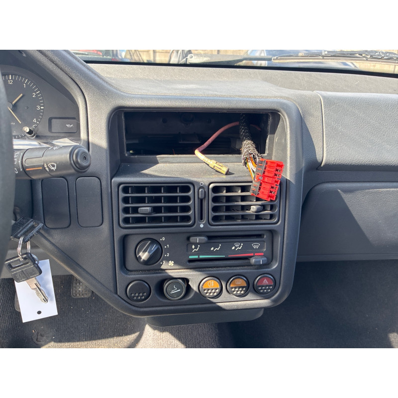 PEUGEOT 106 PHASE 1 1.1i - 8V Photo n°17