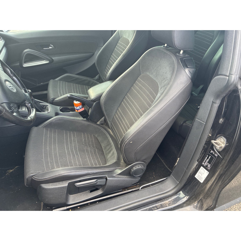 VOLKSWAGEN SCIROCCO 3 PHASE 1 COUPE 2.0 TDI - 16V TURBO Photo n°19