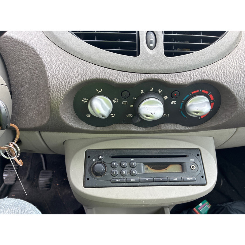 RENAULT TWINGO 2 PHASE 1 1.5 DCI - 8V TURBO Photo n°21