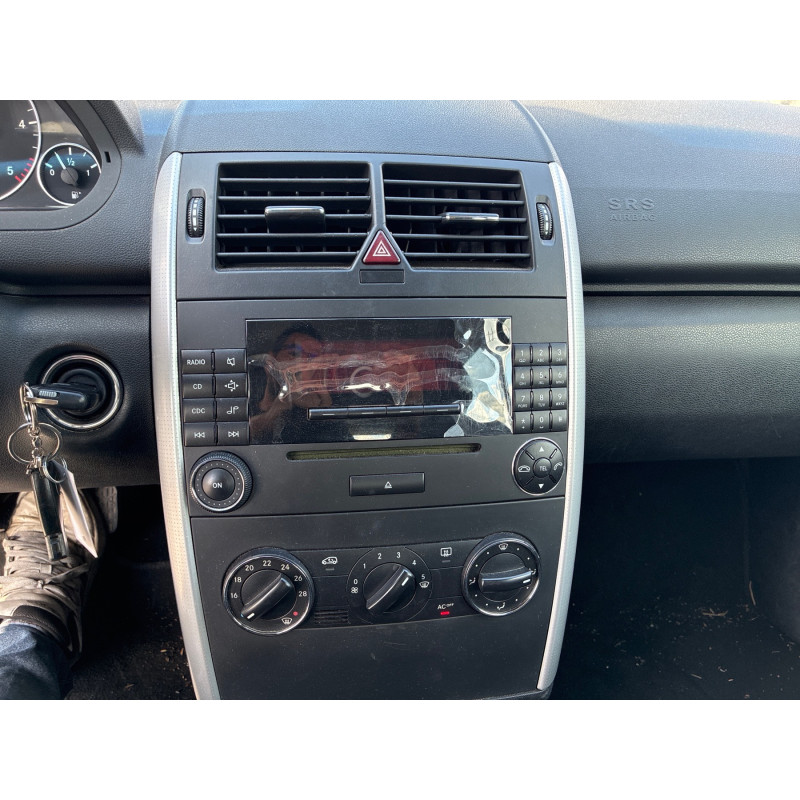 MERCEDES CLASSE A 169 PHASE 1 180 2.0 CDI - 16V TURBO Photo n°25