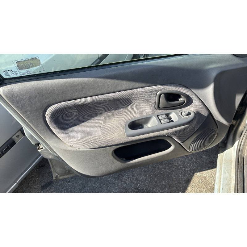 Ceinture arriere droit RENAULT CLIO 2 Photo n°13