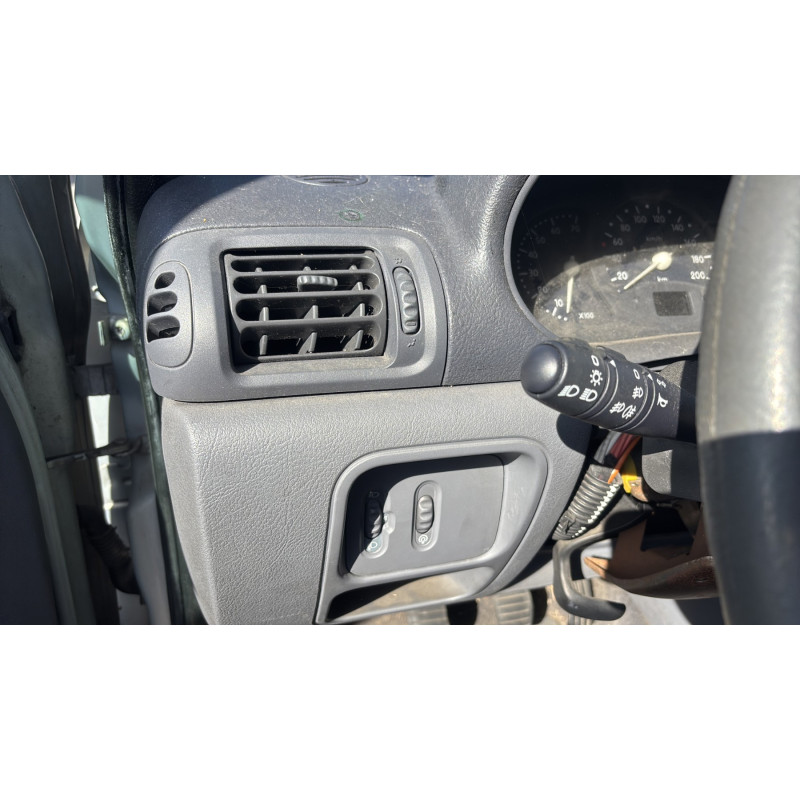 Ceinture arriere droit RENAULT CLIO 2 Photo n°19