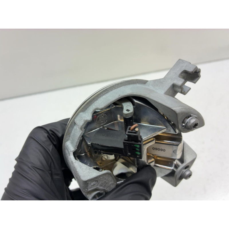 Bouton de coffre BMW SERIE 1 E81 Photo n°3