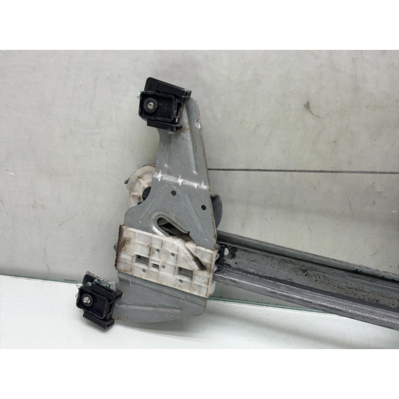 Leve vitre electrique avant droit PEUGEOT 107 Photo n°4