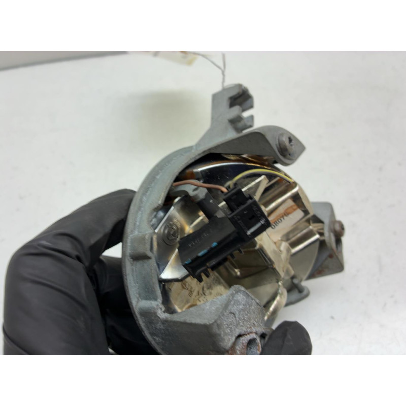 Bouton de coffre BMW SERIE 1 E81 Photo n°4