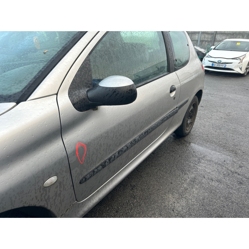 PEUGEOT 206 PHASE 1 1.4i - 8V Photo n°11