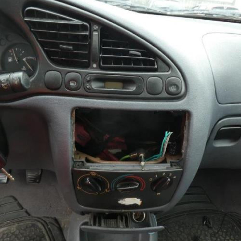 Feu arriere principal droit (feux) MAZDA 121 3 Photo n°10