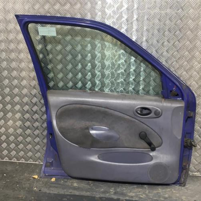 Porte avant gauche MAZDA 121 3 Photo n°4