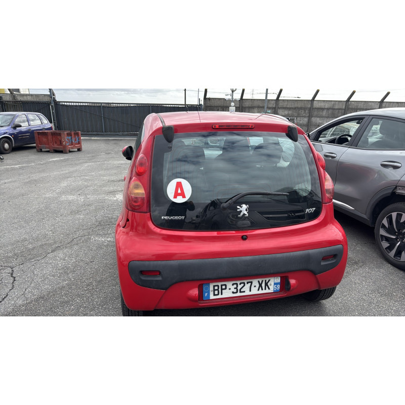Attache ceinture arriere droit PEUGEOT 107 Photo n°9