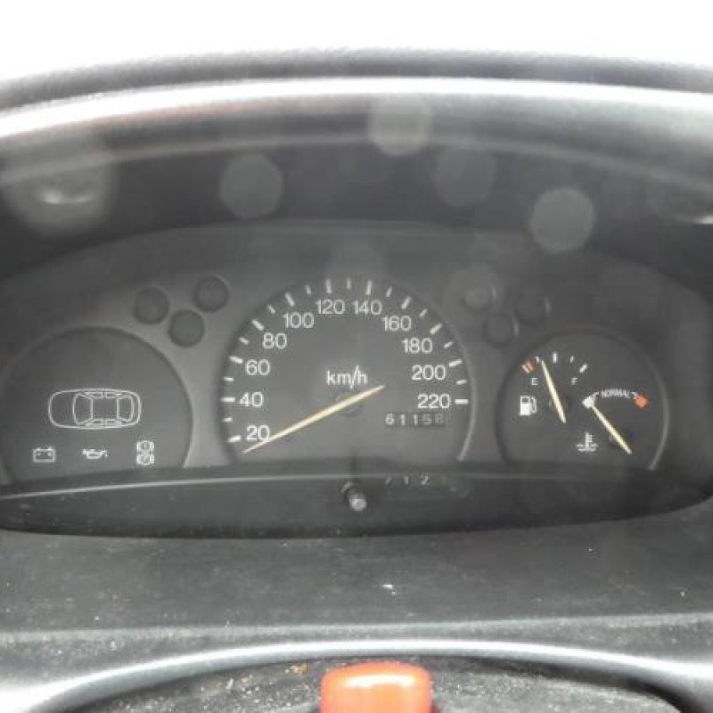 Attache ceinture avant gauche MAZDA 121 3 Photo n°12