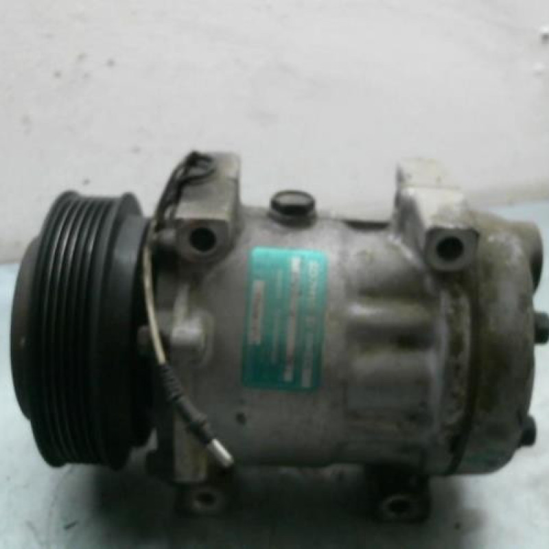 Compresseur clim RENAULT LAGUNA 1 Photo n°1