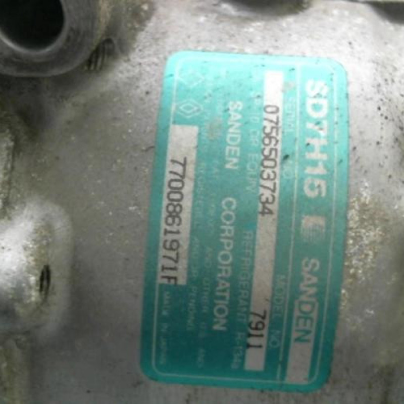 Compresseur clim RENAULT LAGUNA 1 Photo n°2