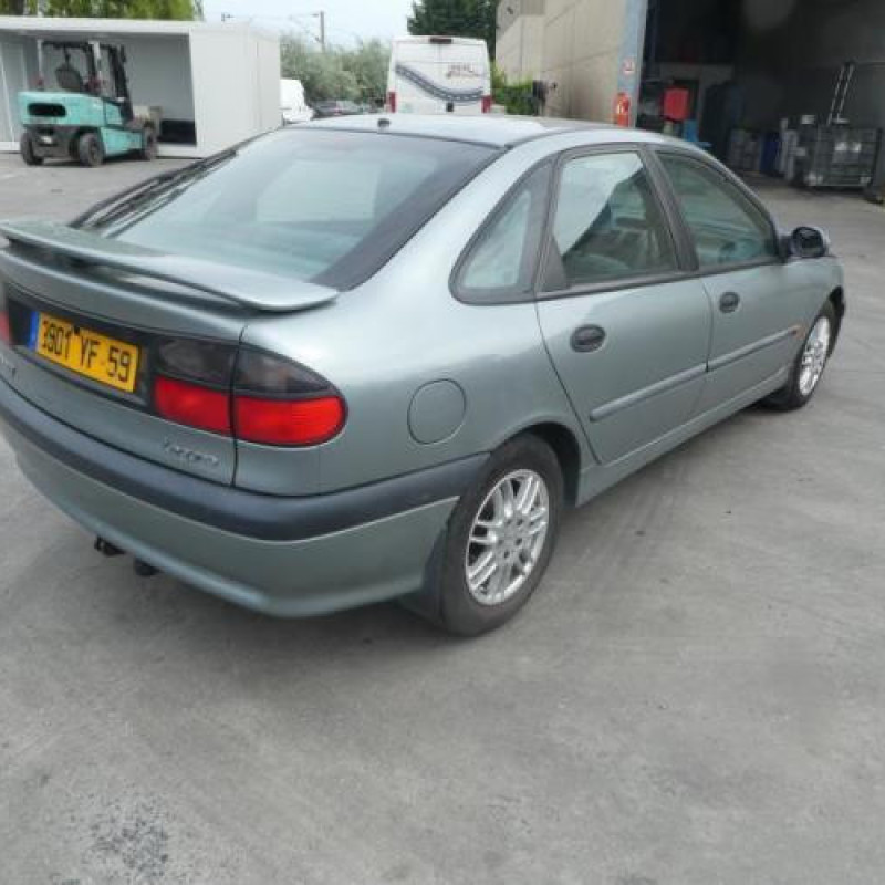 Compresseur clim RENAULT LAGUNA 1 Photo n°5