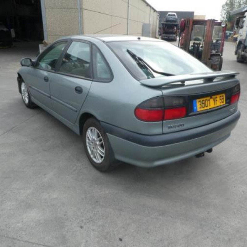 Compresseur clim RENAULT LAGUNA 1 Photo n°6