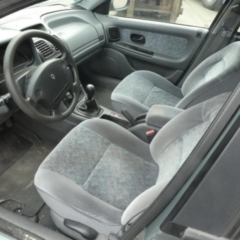 Compresseur clim RENAULT LAGUNA 1 Photo n°7
