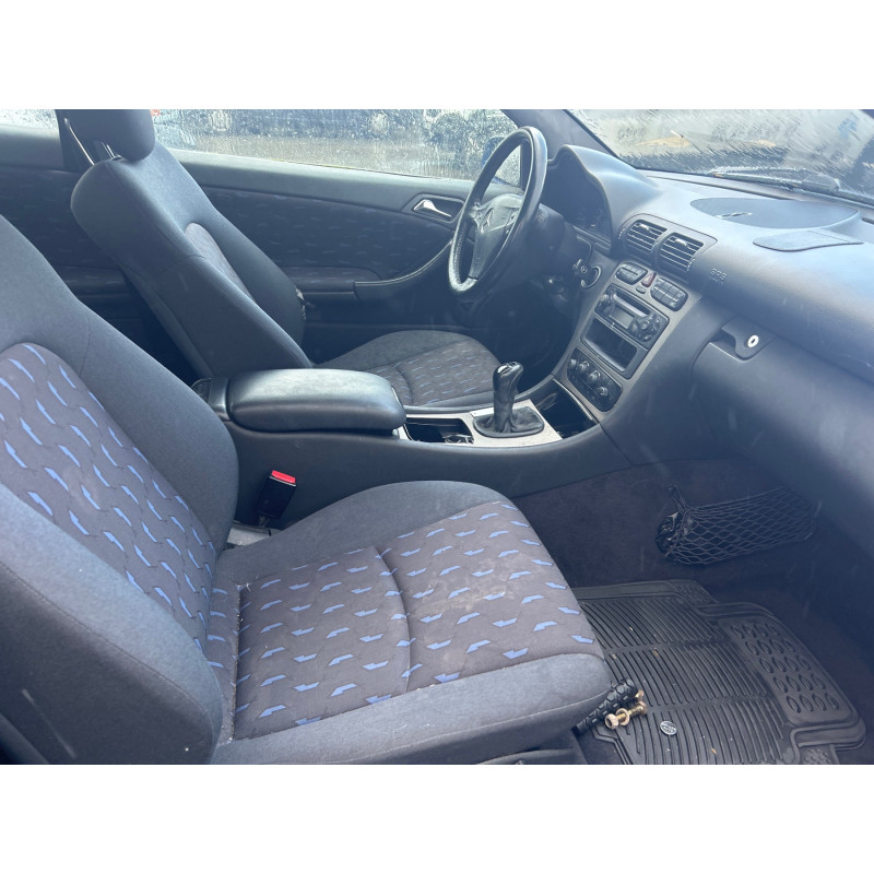 MERCEDES CLASSE C 203 COUPE SPORT PHASE 1 220 2.2 CDI - 16V TURBO Photo n°13