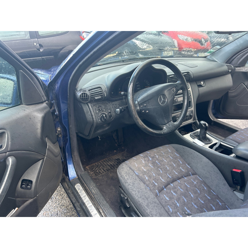 MERCEDES CLASSE C 203 COUPE SPORT PHASE 1 220 2.2 CDI - 16V TURBO Photo n°15