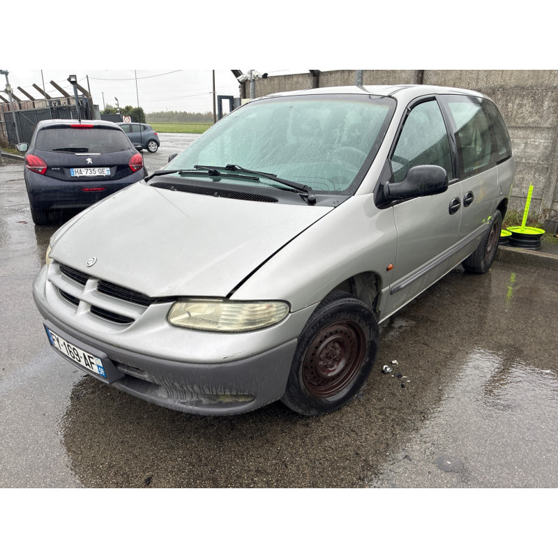 CHRYSLER VOYAGER 3 2.4i - 16V Photo n°1