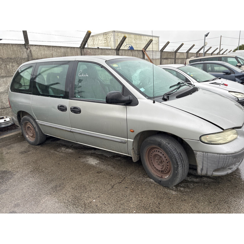 CHRYSLER VOYAGER 3 2.4i - 16V Photo n°2