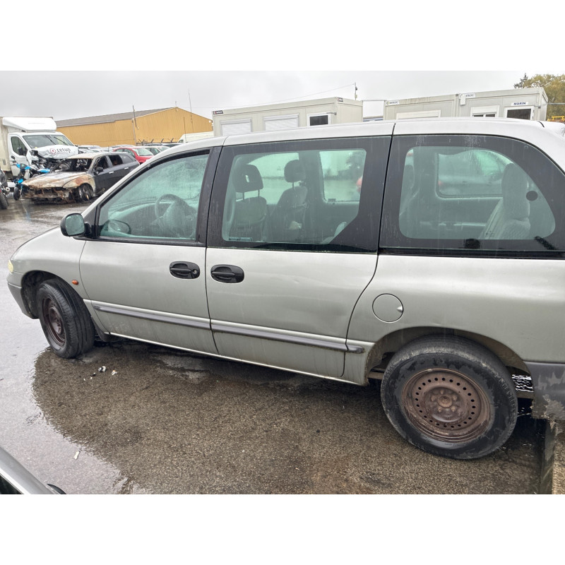 CHRYSLER VOYAGER 3 2.4i - 16V Photo n°5