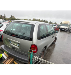 CHRYSLER VOYAGER 3 2.4i - 16V