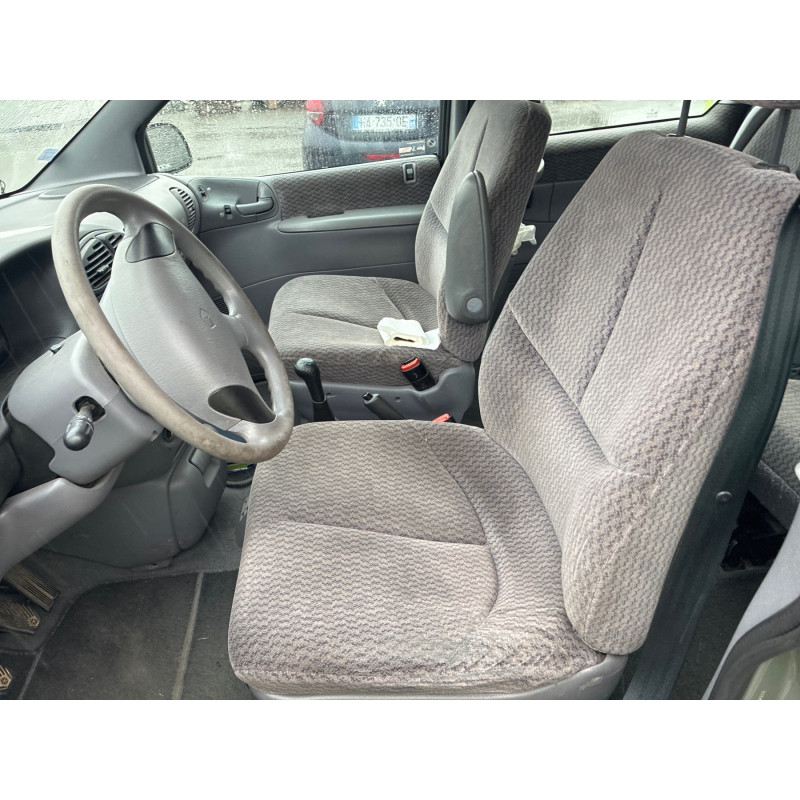 CHRYSLER VOYAGER 3 2.4i - 16V Photo n°10