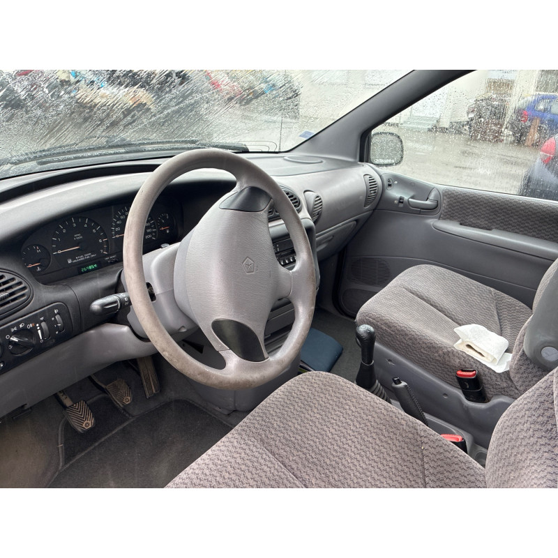 CHRYSLER VOYAGER 3 2.4i - 16V Photo n°11